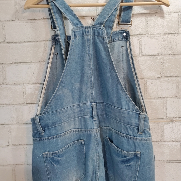 ✔️Distressed jean bib overalls - Picture 2 of 15